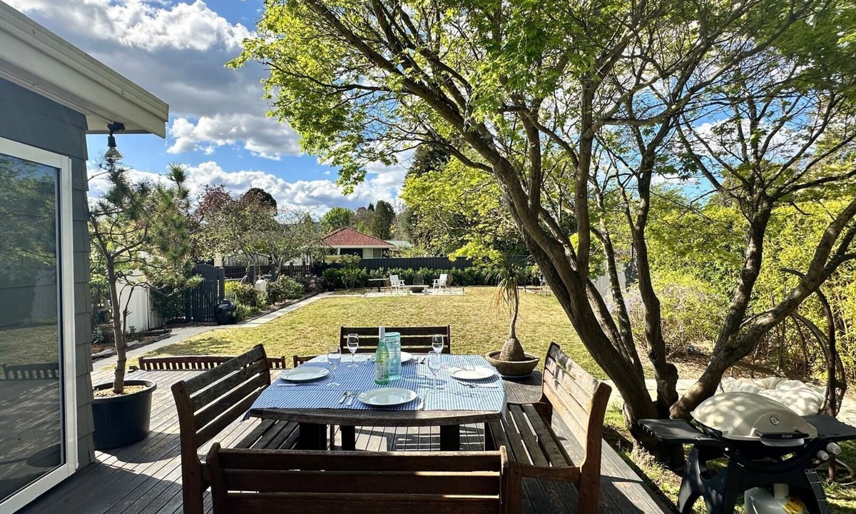Bowral Cottage | Maple Tree Cottage Bowral. Insta worthy! Cute Cottage for 4 guests.
