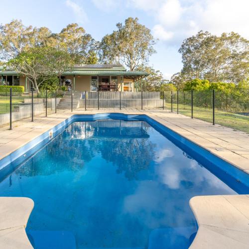 Shallow Bay House | Mara Luxe Farm Stay 20 mins from Beach