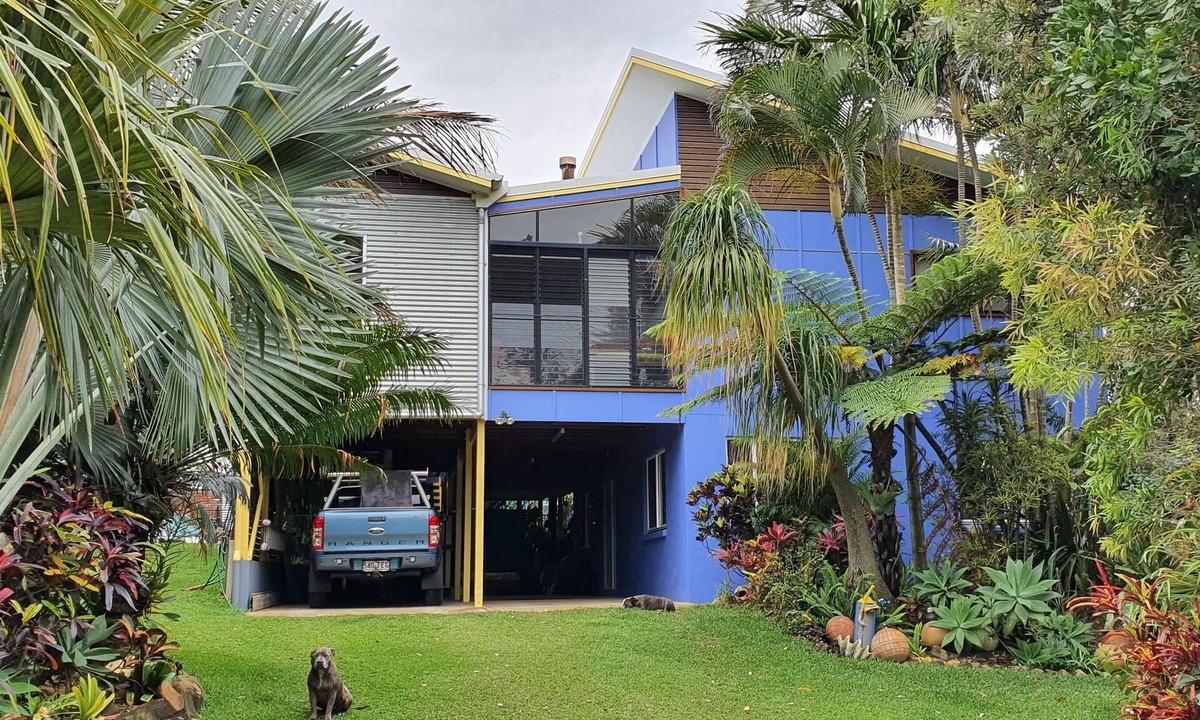 Noosa North Shore House | MARGARITAVILLE Unique tropical surf/fishing beach retreat. Pet/Family friendly!