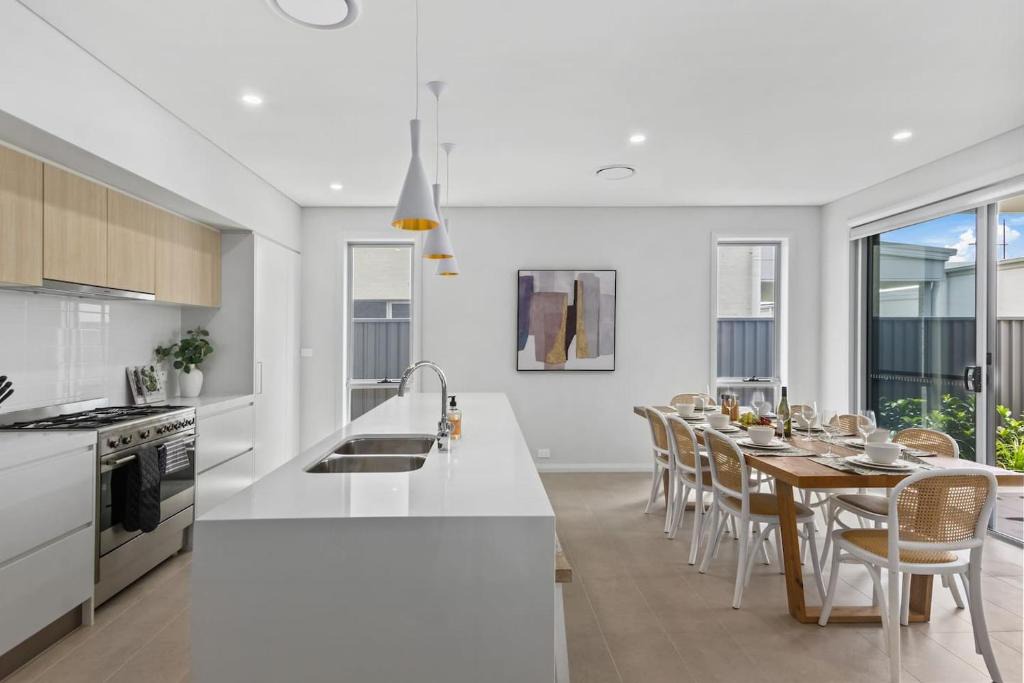 Shell Cove House | Marina Escape - Contemporary Coastal Living