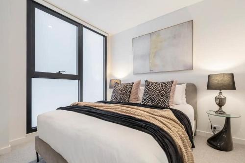 West Melbourne Apartment | Marker Modern Vintage Pad Near Factory Outlets