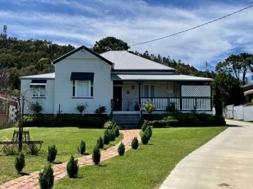 Stanthorpe House | Marlay Cottage