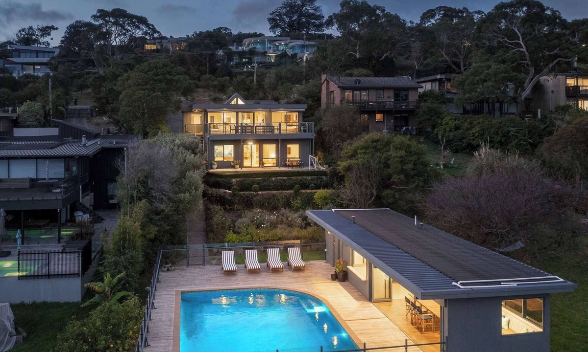 Mount Martha House | Martha's Peak Solar Heated Pool & Views