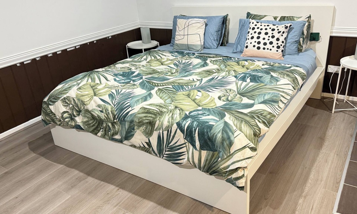 Collingwood Park Apartment | Master King Room for Short Stay