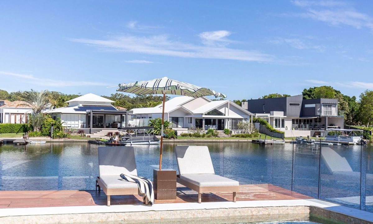 Noosaville House | Masthead Waters - Waterfront Home and Pool