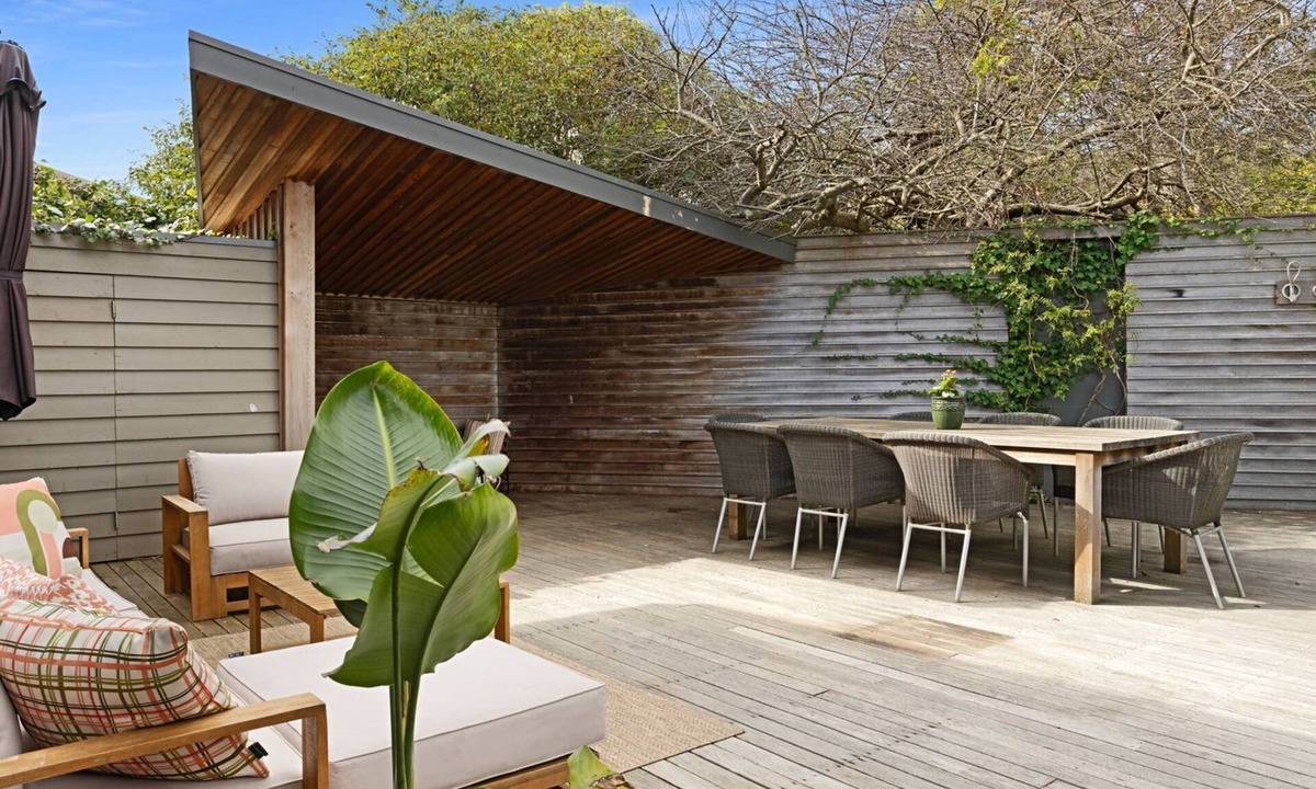 McCrae House | McCrae Oasis with Swimming Pool
