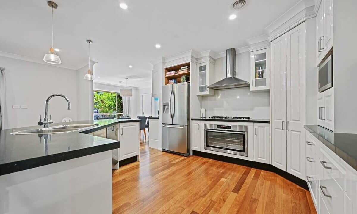 Calare House | McIntosh - Grand Family Home, Elegant Entertainer