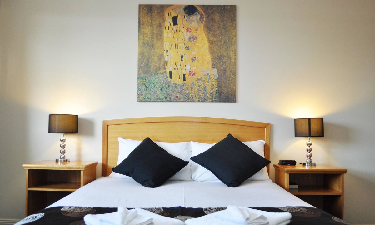 Meadowbrook Hotel | Meadowbrook Hotel