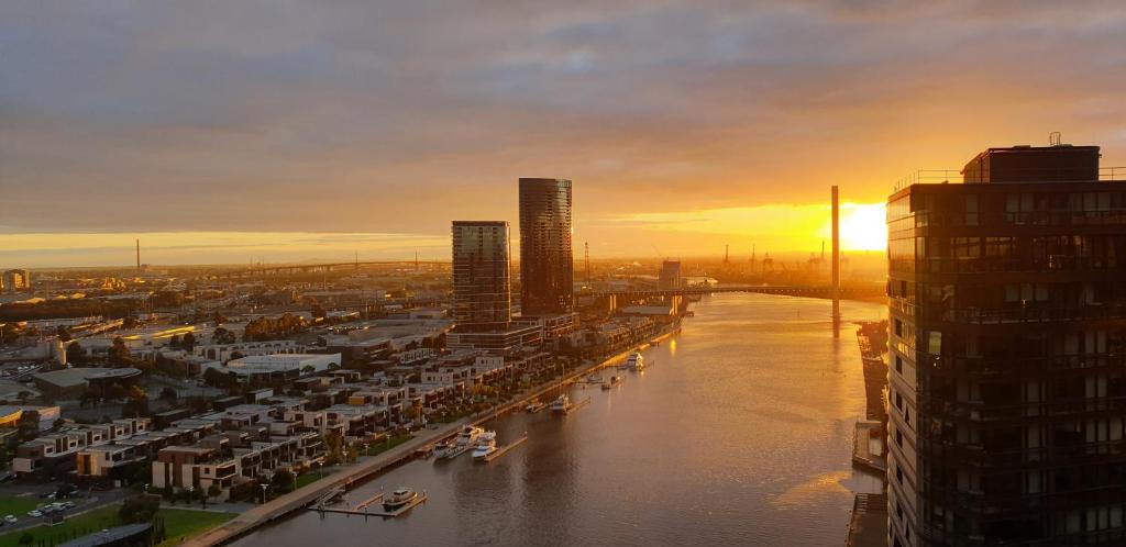 Docklands Apartment | Melbourne Lifestyle Apartments - Best Views on Collins
