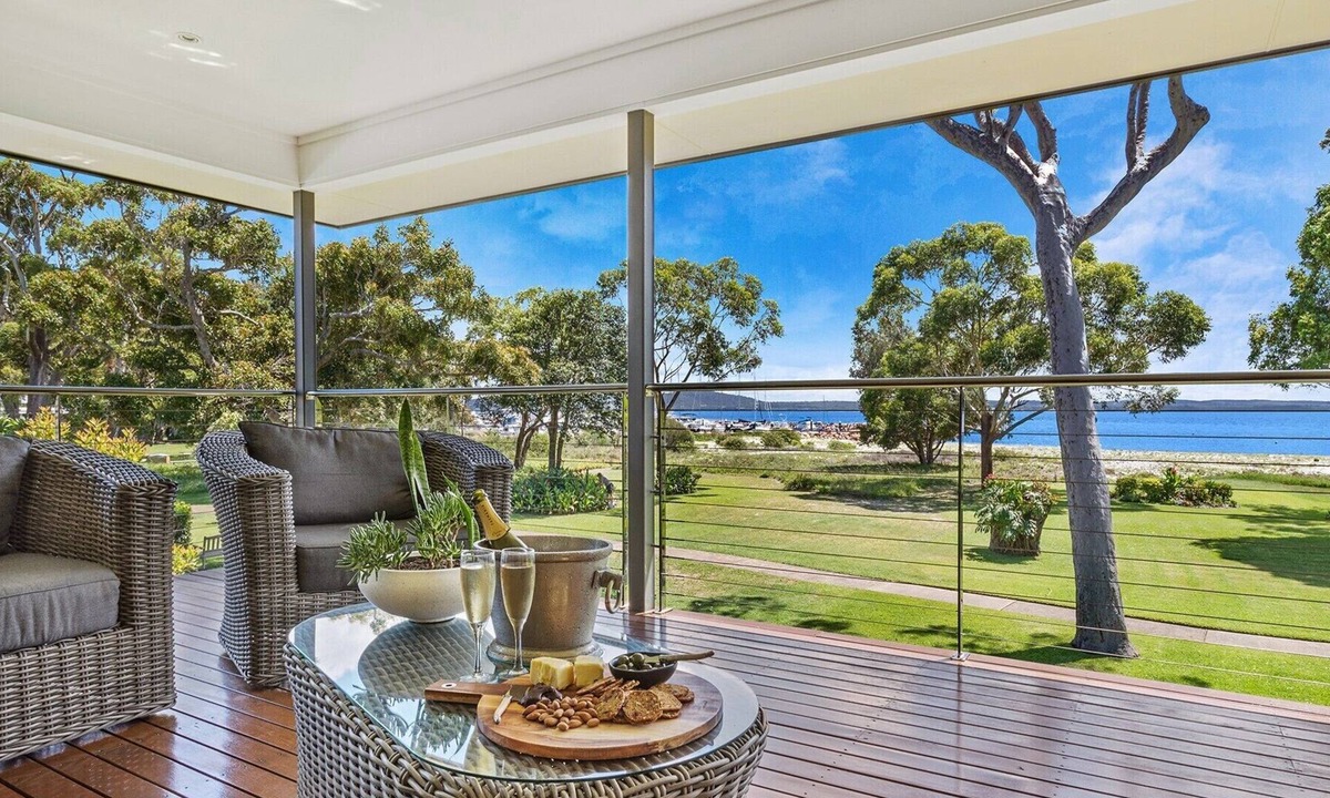 Corlette House | Memories on the Beachfront