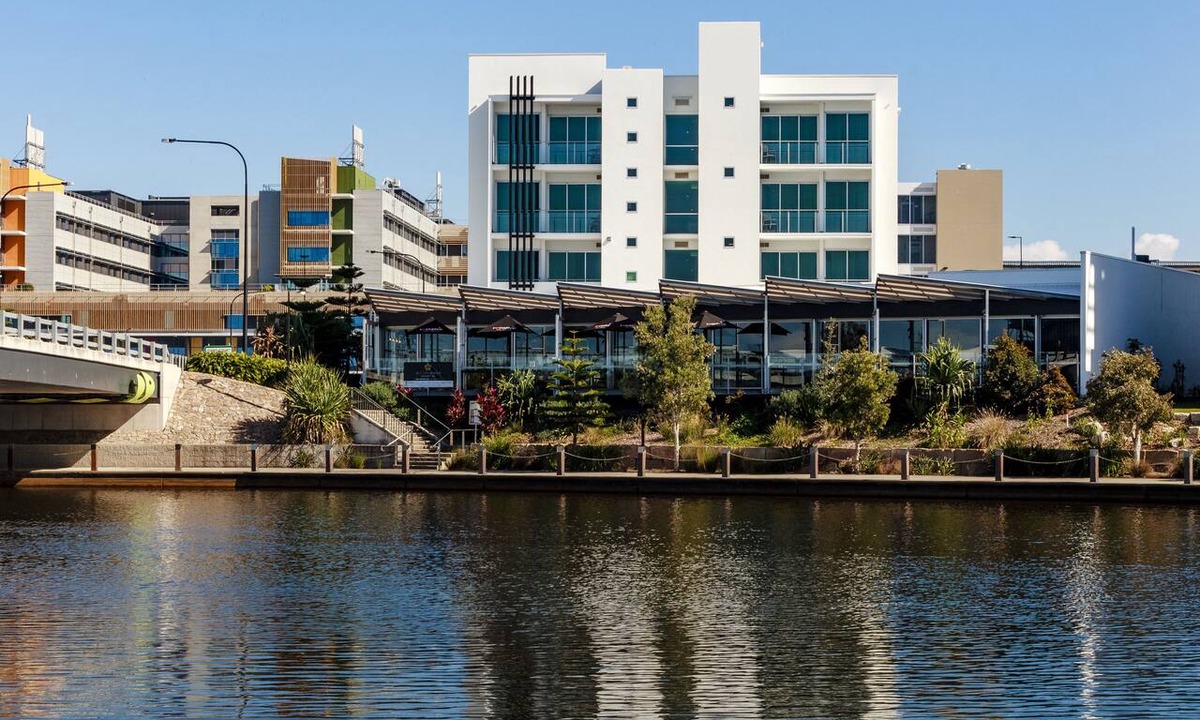 Birtinya Hotel | Mercure Sunshine Coast Kawana Waters