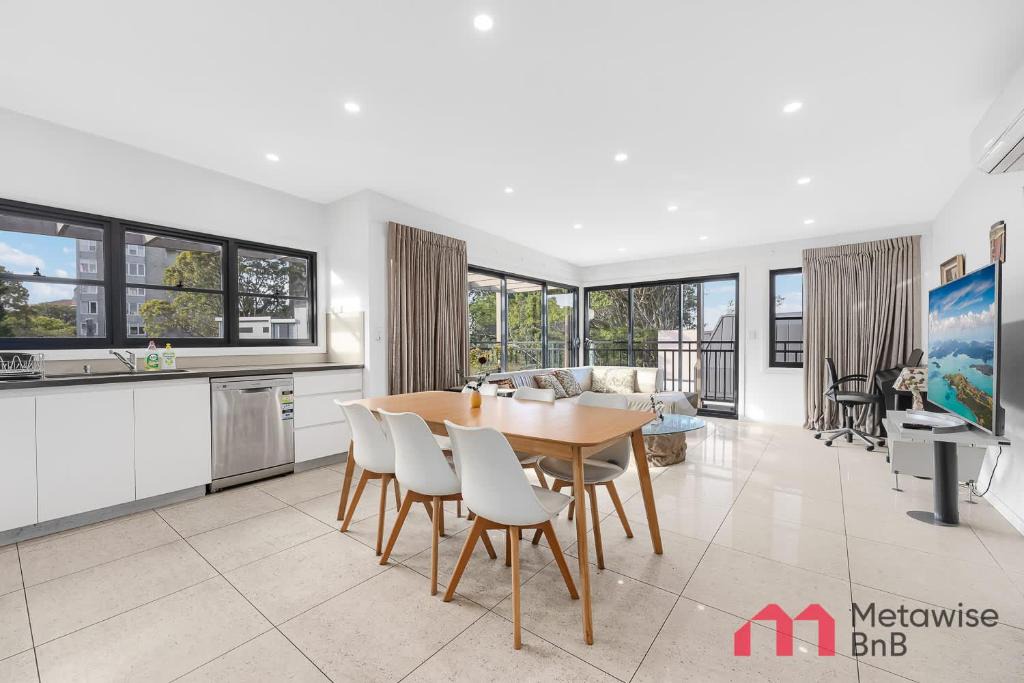 Bondi Junction Apartment | MetaWiseBnB Bondi Junction Penthouse style apartment
