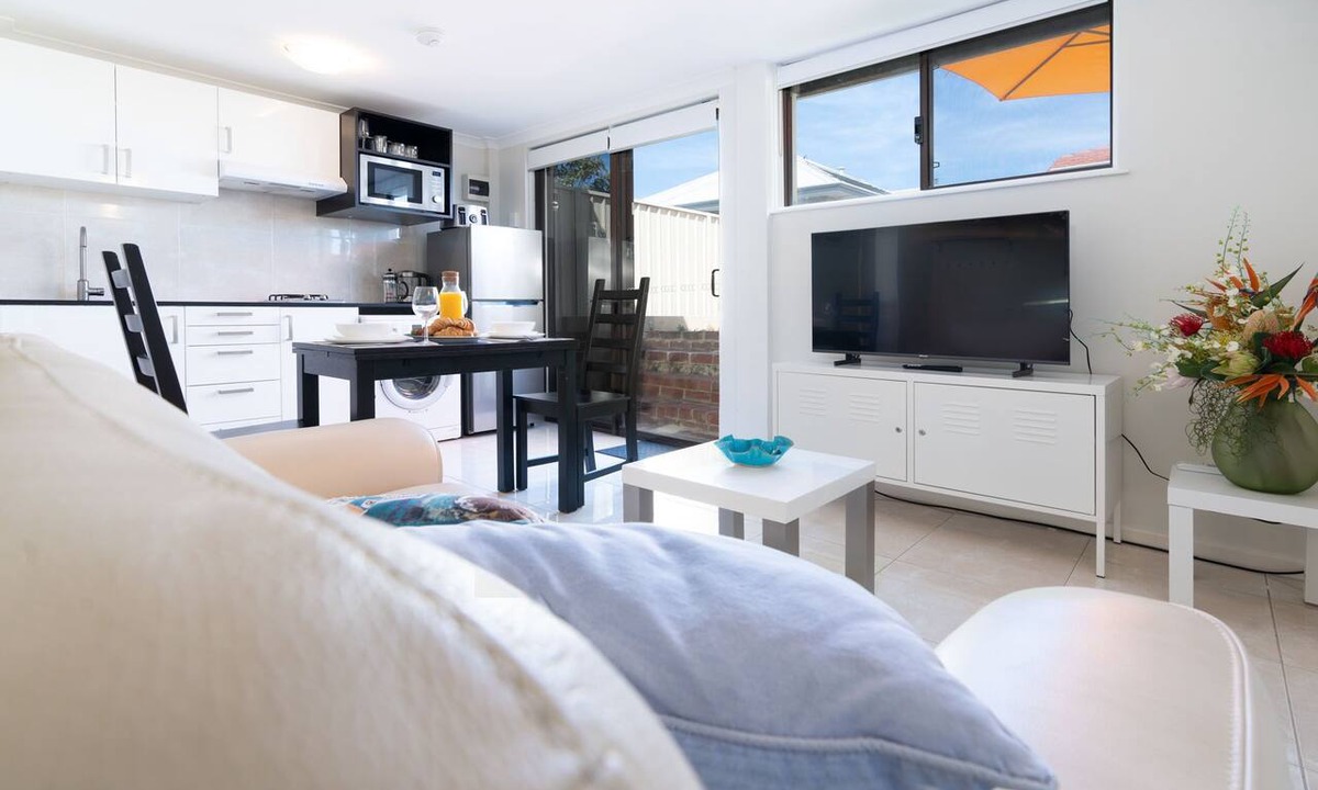 Trigg Apartment | Mettam's Magic @ Trigg Beach Studio