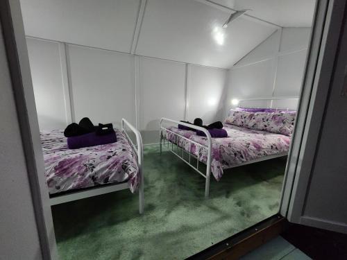Mount Morgan Hostel | Meyenburg Cabins