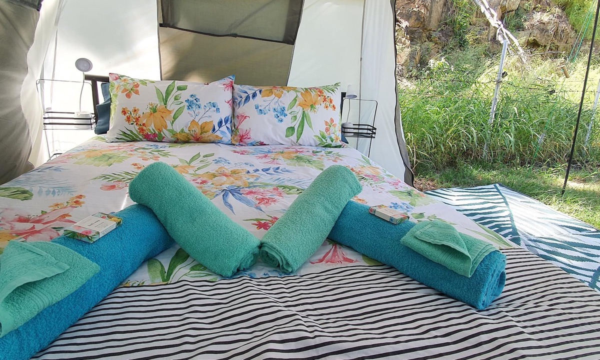 Mount Morgan Bed & Breakfast | Meyenburg Luxury Tent with shared bathroom/kitchen/lounge