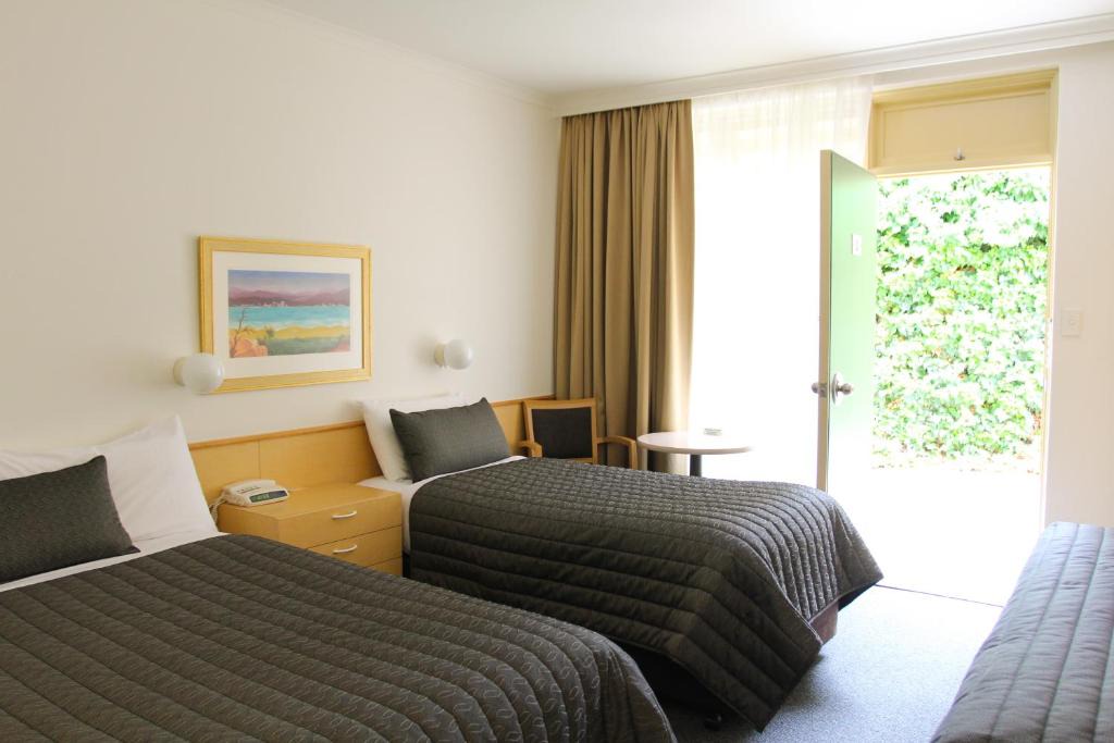 Queanbeyan Hotel | Mid City Motor Inn Queanbeyan