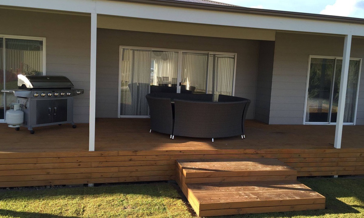 Middleton House | Middleton Beach House - beach location