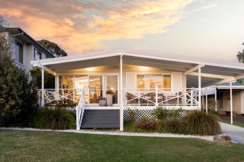 Vincentia House | 'Minerva Cottage Jervis Bay'- Cosy Couples Retreat