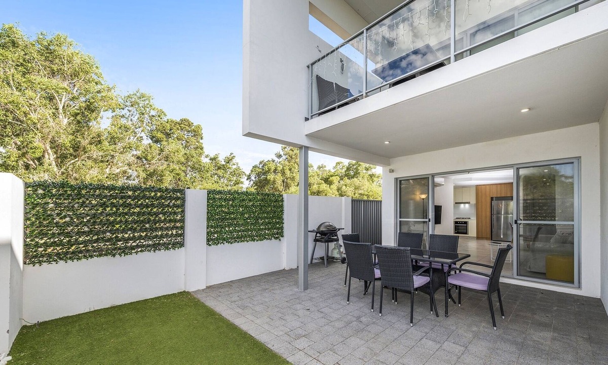 Mirrabooka House | Mirrabooka 3-Bed Close to Shopping Centre
