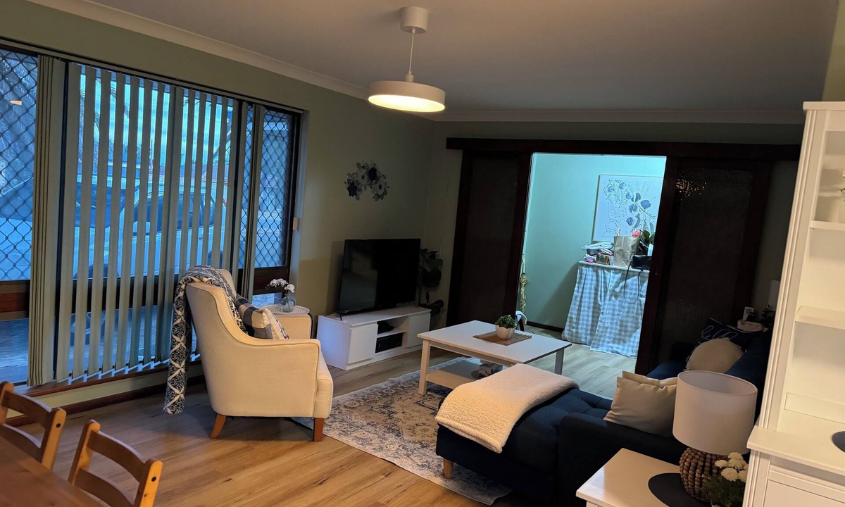 Spalding House | Mitchell’s Haven - Home away from home! nFamily/Group and fur babies welcome!