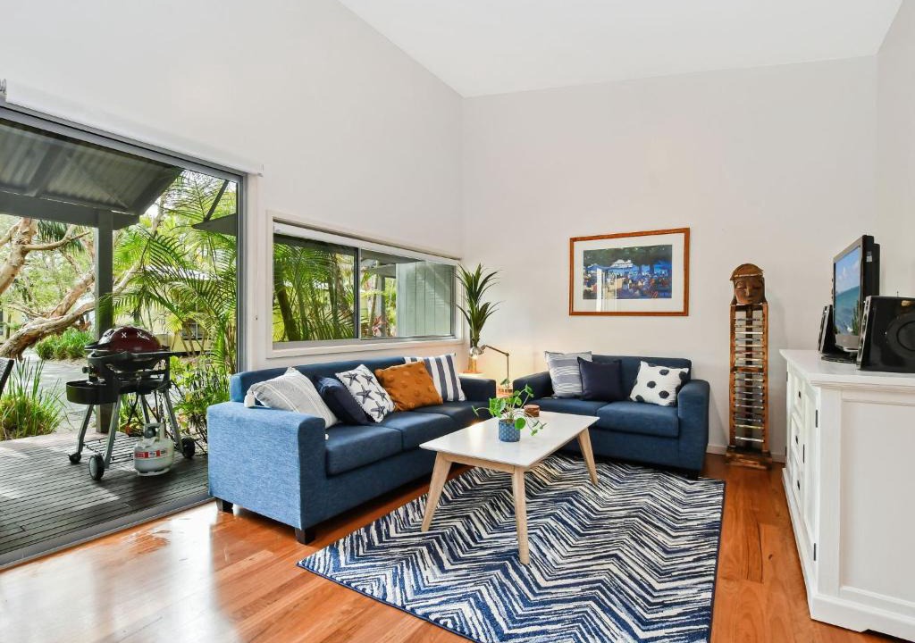 Boomerang Beach House | Mobys Resort 08