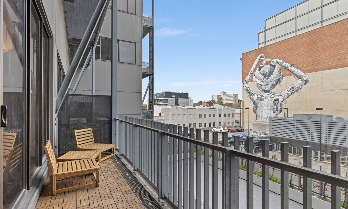 Prahran Apartment | Modern 1-Bed with Study & Balcony in Prahran