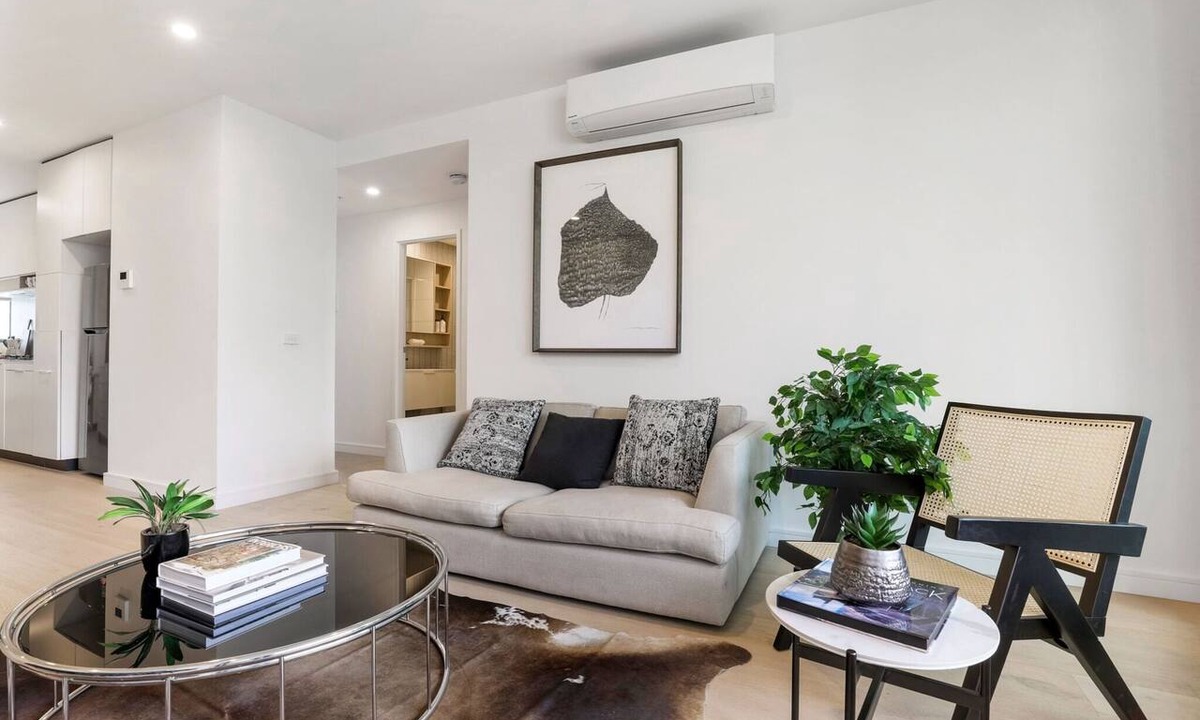 Ivanhoe Apartment | Modern 2-Bed Ivanhoe unit with Parking