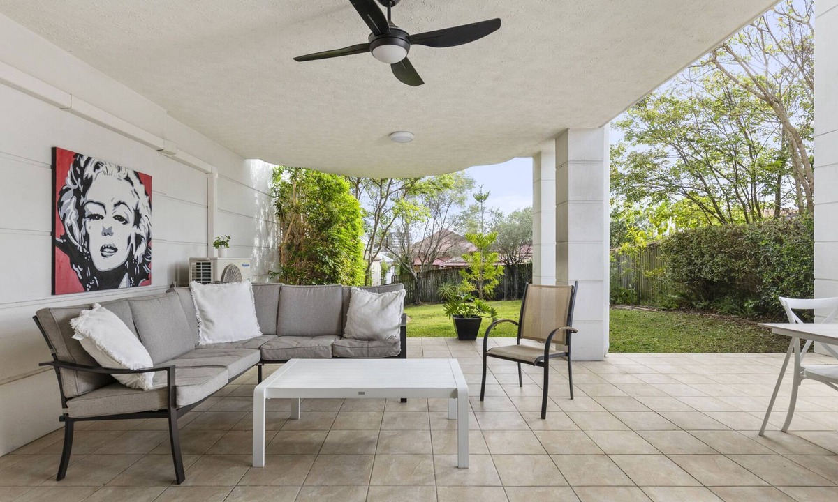 South Brisbane Apartment | Modern 2-bed Unit with Parking in South Brisbane