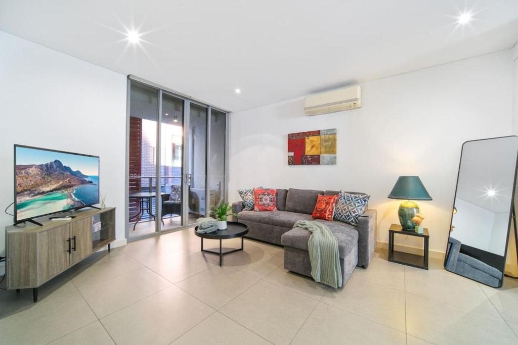 Chippendale Apartment | Modern 2BR 3 min to Central Station FREE Parking