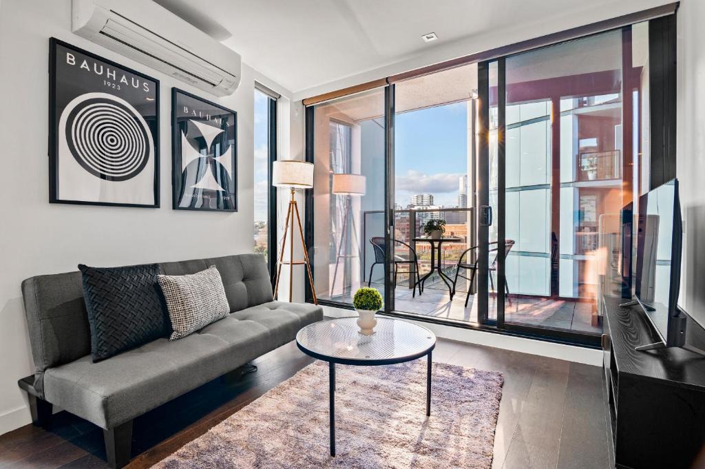 Docklands Apartment | Modern 2BR Apt at Marvel Stadium with Parking & Rooftop Pool