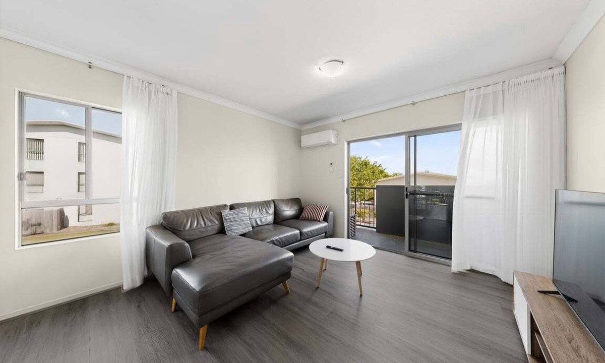 Mango Hill Apartment | Modern 2BR Mango Hill Stay | Close to Shops & Rail