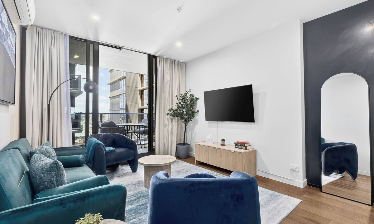 Fortitude Valley Apartment | Modern 2BR Fortitude Valley Apt + Balcony Views