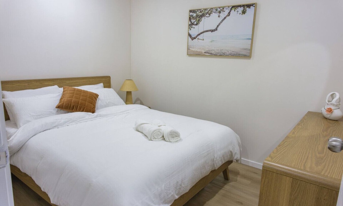 Werribee House | Modern 2BR Guest House in Werribee, BBQ, Backyard & Prime Location