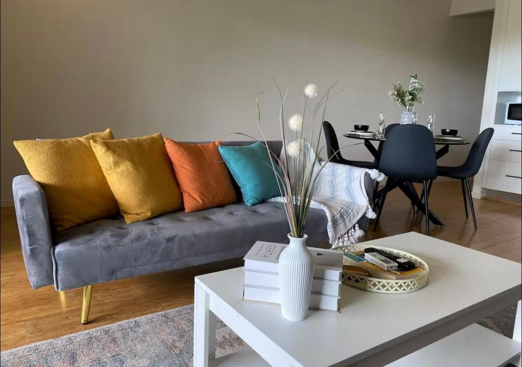 Norman Park Apartment | Modern 2BR Retreat - 5min to CBD & Free Parking