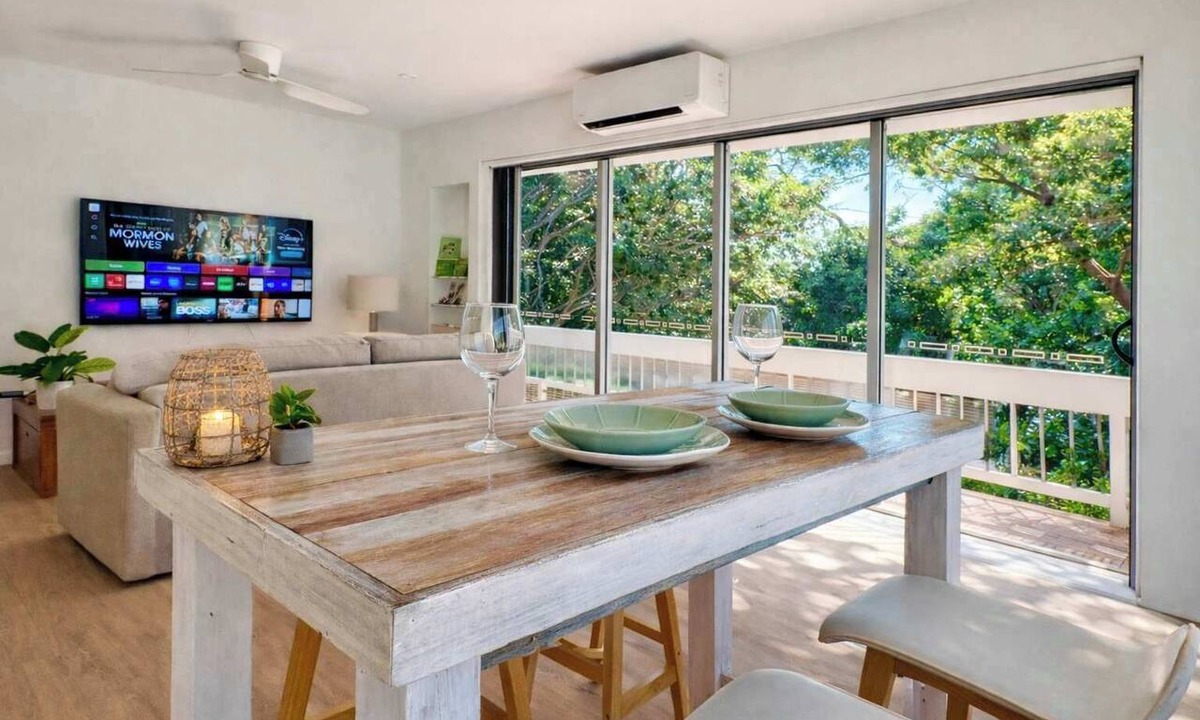 Surfers Paradise Apartment | Modern 2BR Sunset Apartment BBQ