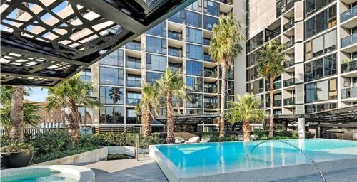 North Melbourne Apartment | Modern 2BR, Swimming Pool, Gym & Parking