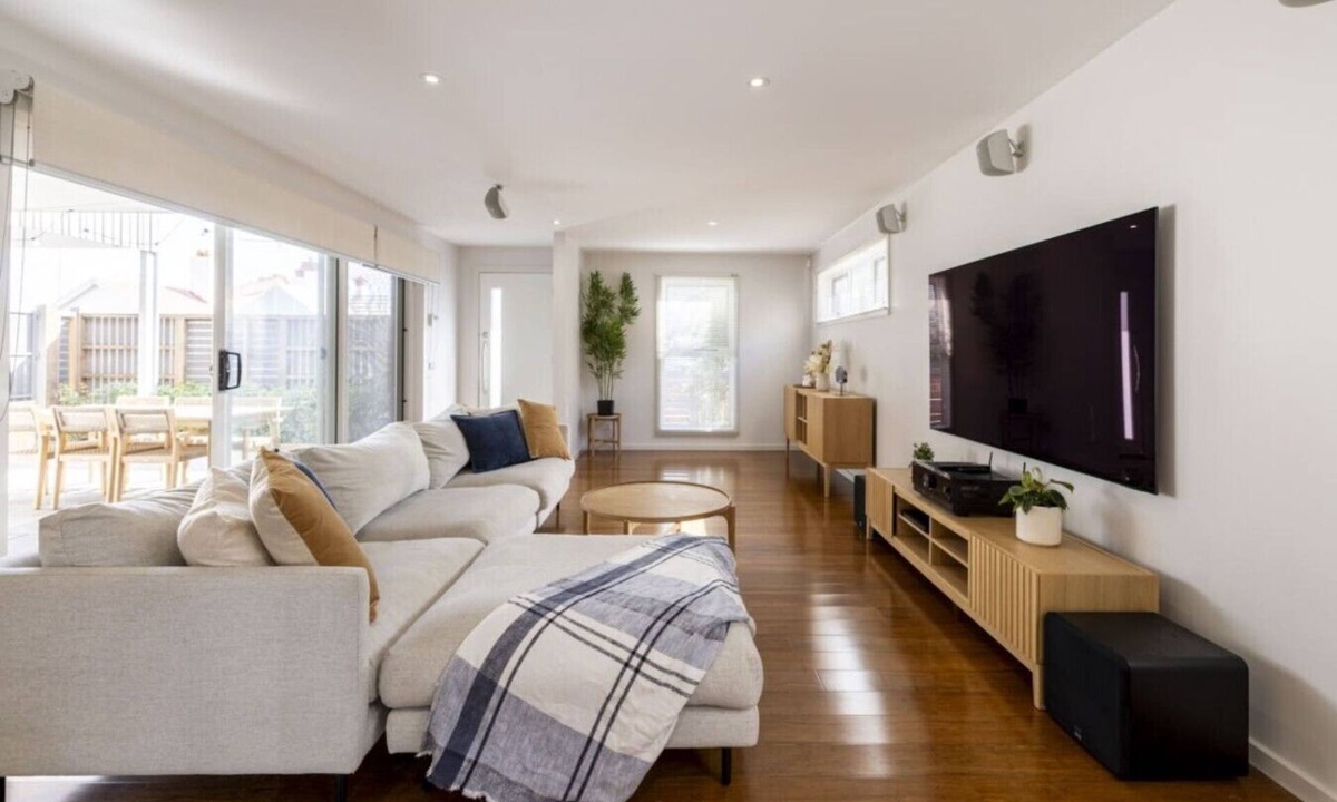 Geelong Villa | Modern 3BR Executive Townhouse in CBD, Mibnb