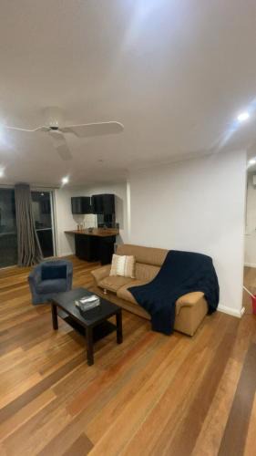 Manuka House | Modern 3BR home, Close to parliament , Canberra