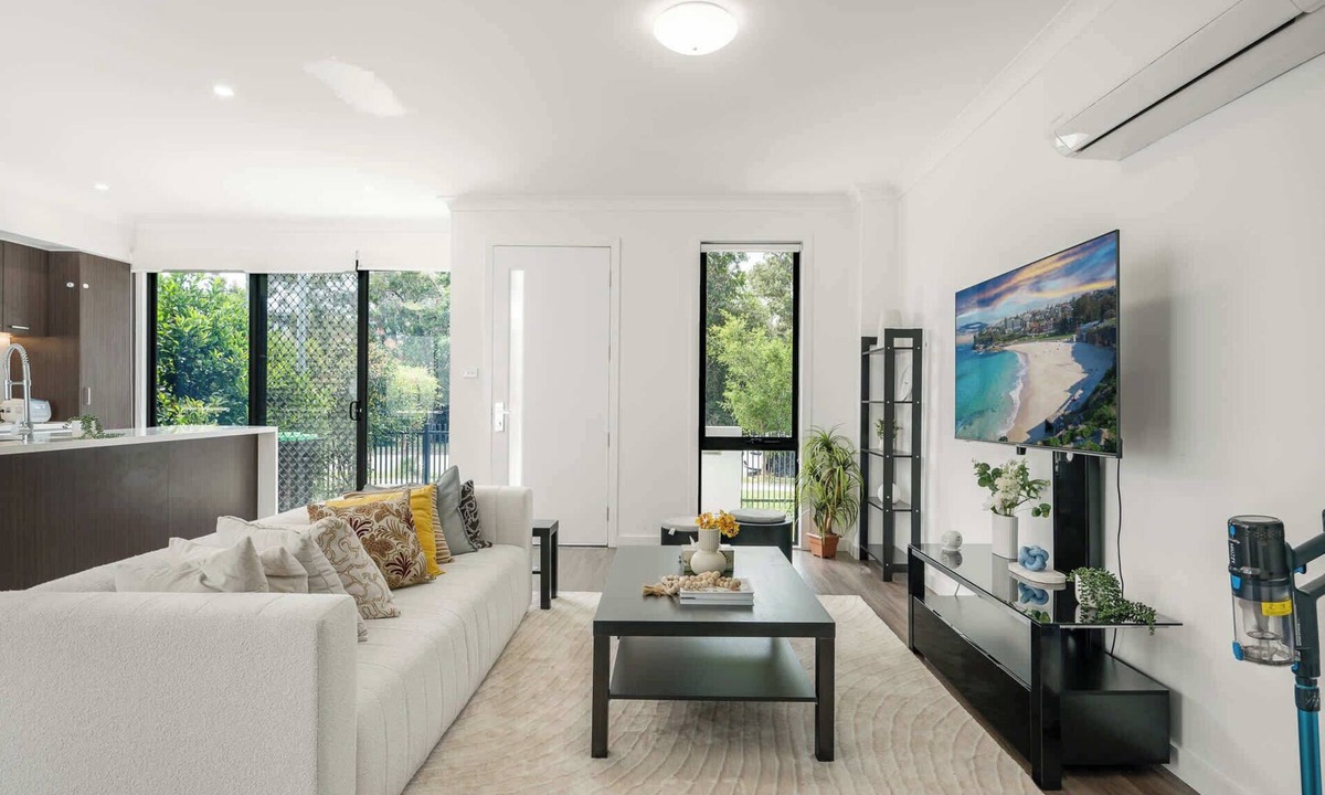 Austral House | Modern 3BR House, 7min Drive to Leppington Station