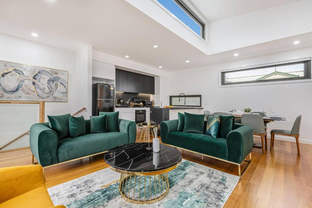 Williamstown North House | Modern 3BR Opposite Heritage Train Museum