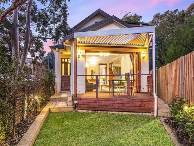 Annandale Villa | Modern 4 bed | 3 bath city villa