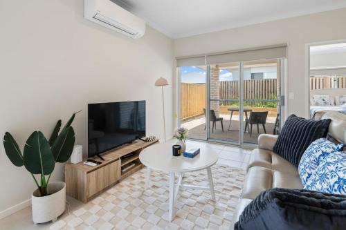 Brisbane House | Modern 4BR Home in Peaceful White Rock Community