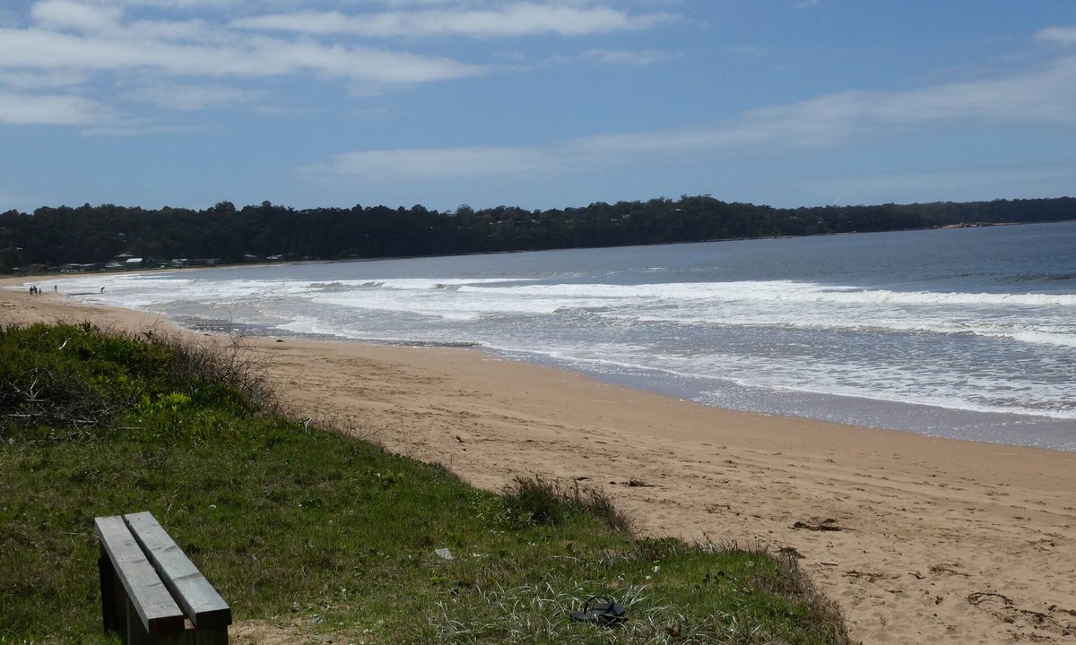 Long Beach Villa | Modern 5brm Beachfront Bliss - Fur babies welcome - foot steps to golden sands