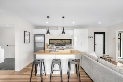 Richmond House | Modern and Scenic Valley Escape