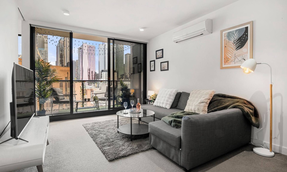Chinatown Apartment | Modern CBD 2BR Free Parking + Stunning City Views