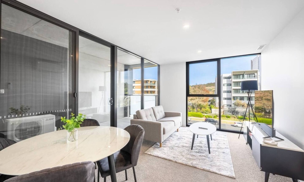 Phillip Apartment | Modern Cozy 1B1B near Westfield with Scenic Views