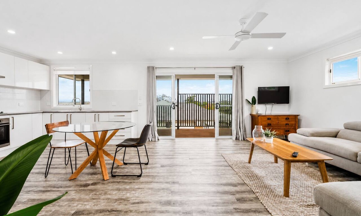 West Bathurst Apartment | Modern designed flat & endless views over Bathurst