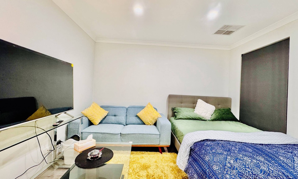 Brabham House | Modern King Suite Swan Valley