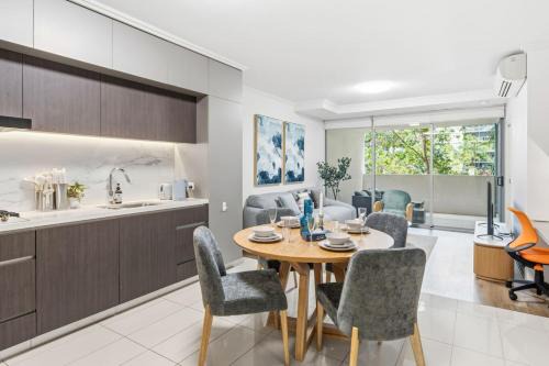 West End Apartment | Modern Luxe Urban Comfort in Central Green Heart
