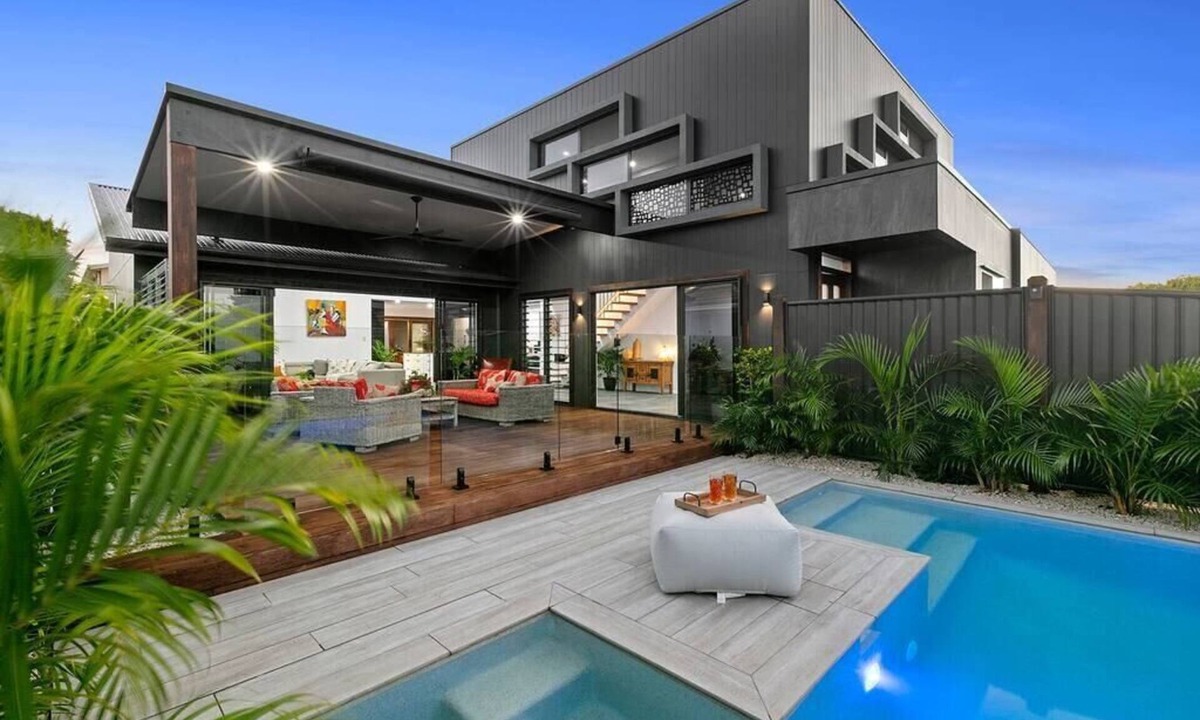 Minyama House | Modern Luxury Pool Oasis